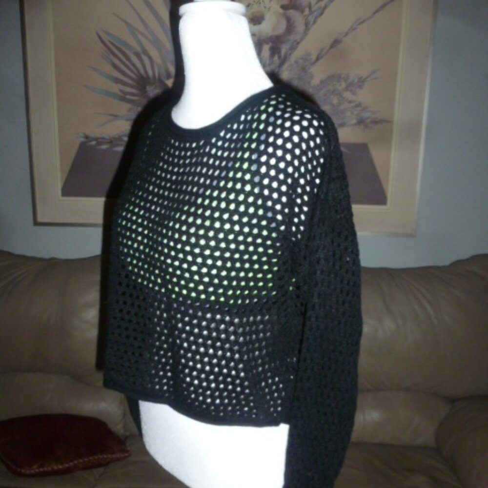 Major Crocheted Sweater – Women’s Size M – Cropped Pullover